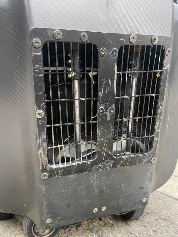 4月1日娄底市电动冲浪板原版原漆双喷泵可连接蓝牙带两块电池一个充电器网络拍卖公告