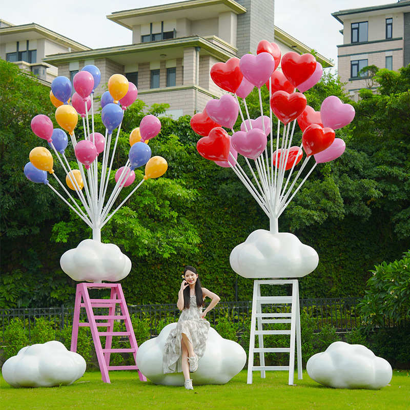 爱心云朵雕塑户外景区民宿拍照打卡摆件商场美陈云梯心形落地装饰