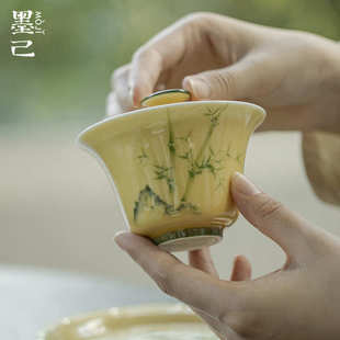 墨己手绘石畔影竹陶瓷盖碗功夫茶具家用文人器泡茶碗月黄色釉盖碗