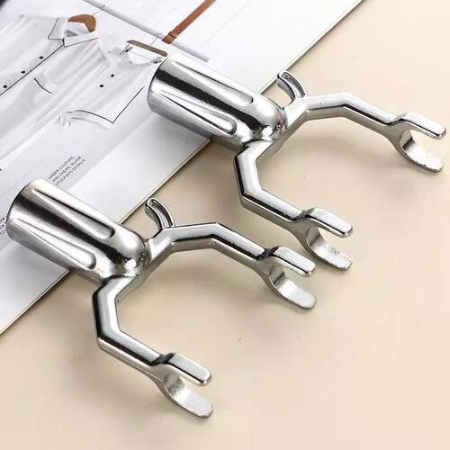 Durable and slip-resistant clothing fork head, suitable for
