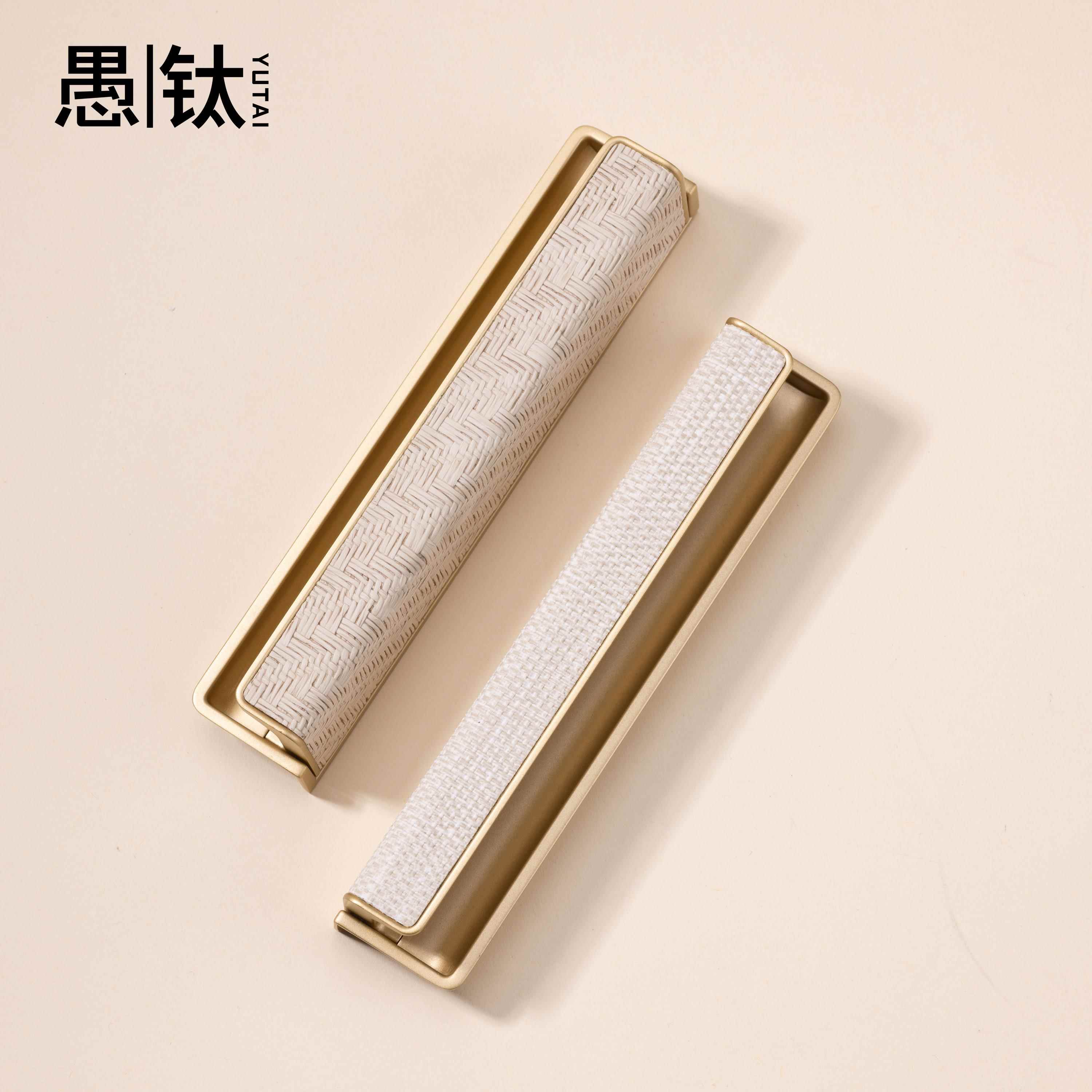 意式Poliform嵌入式衣柜门贴皮拉手衣帽间皮革门同色移门暗藏把手