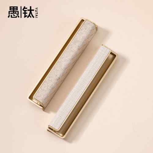 意式Poliform嵌入式衣柜门贴皮拉手衣帽间皮革门同色移门暗藏把手