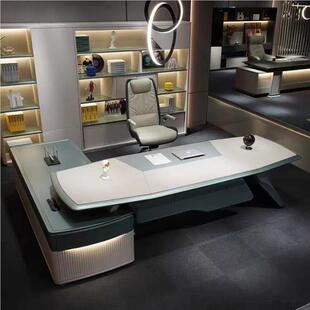 老板轻办公桌意式奢总裁桌简约代大气室办公创永九红家意现办公家