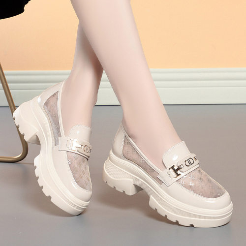 欧洲站秋季乐福鞋女厚底2024新款镂空网纱女鞋漆皮英伦风小皮鞋透