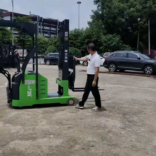 龙工1.2吨平衡重电动堆高车无腿堆高车小型仓储堆垛车小叉车小巧