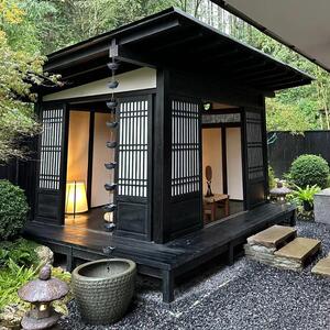 户外日式小木屋别墅民宿室外庭院茶室防腐木屋农村小院网红茅草屋