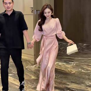 社会粉色缎面连衣裙春季新款气质名媛高级感法式收腰裙子女