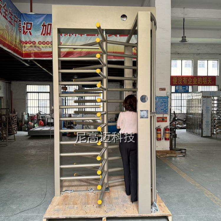 小区工厂出入口全高十字转轴防止上下攀爬钻闯入通道门封闭式管理