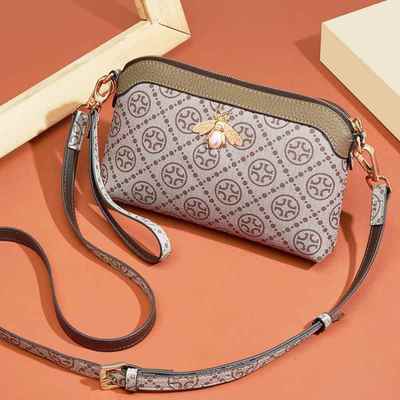 潮牌韩版女士包包新款斜挎包女真皮手机包妈妈款零钱手拿包单肩包