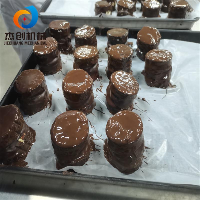 蛋糕卷裹涂巧克力机器自动化涂衣机梦龙卷法棍涂层设备