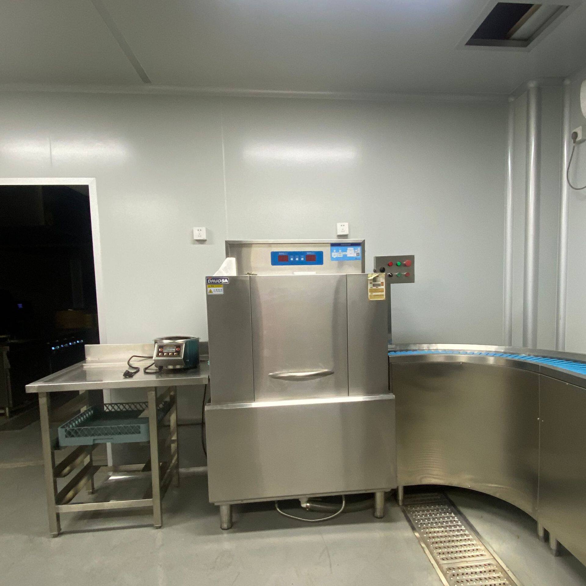 洗碗机商用厨房设备解放员工双手提高工作效率