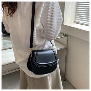 冬天包包女款日常百搭斜挎包今年流行小马鞍包新款时尚百搭小众腋