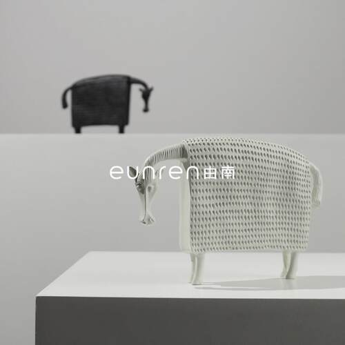 新款直销简约现代创意装饰马家居客厅工艺品摆件电视柜样板房间售