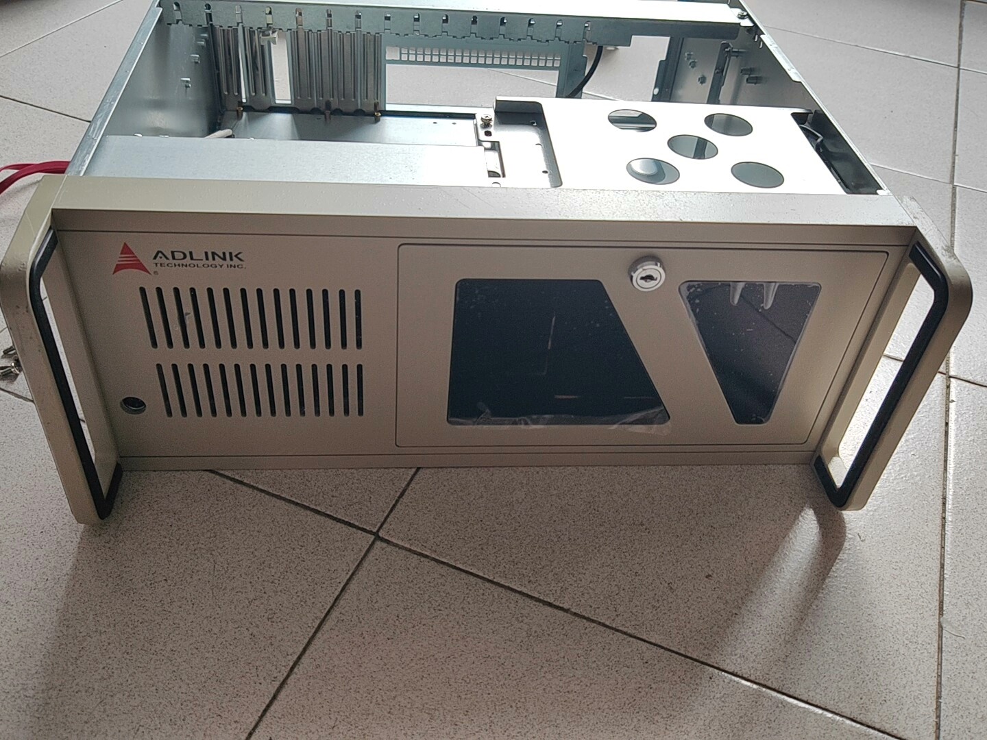 凌华工控机原装机箱，拆机机箱，空机箱，成色如图，正常使用痕迹