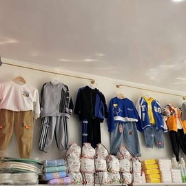 铁艺上墙挂钩实心，正挂服装店衣架壁挂展示架，墙上细杆金色横杆货架