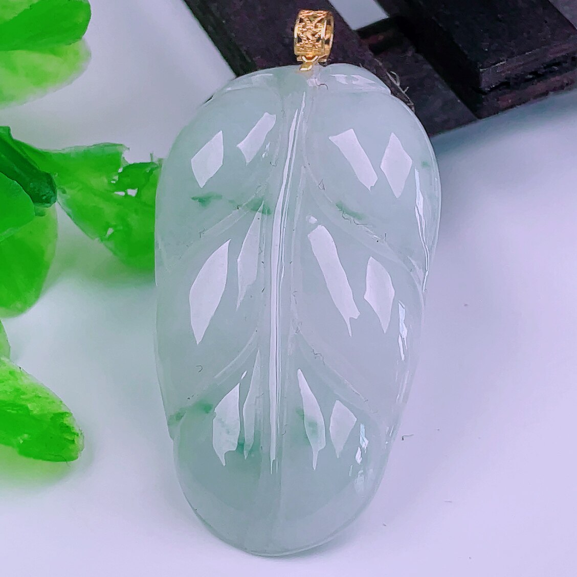 缅甸天然真品翡翠18k金扣头冰种飘绿花高端闪拍金枝玉叶玉石吊坠