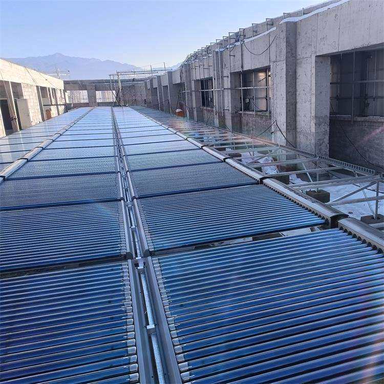 综合楼太阳能集热器结合空气源热泵热水系统 能源互补 工业生活用