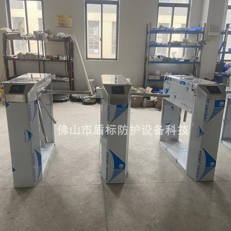 人行导向通道门 手动不锈钢三辊闸机 超市入口只进不出单向转闸