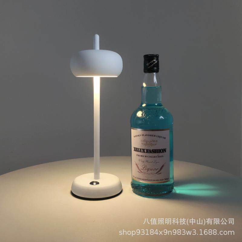 跨境新品简约美式LED暖光充电复古酒吧餐厅创意装饰卧室台灯