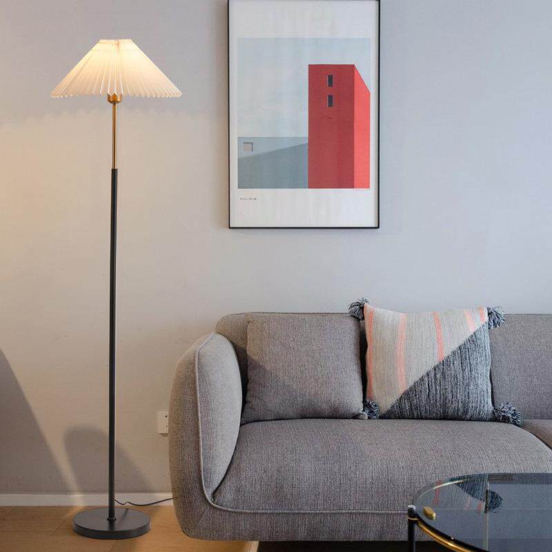 落地灯客厅卧室床头灯北欧现代创意温馨装饰LED遥控沙发喂奶台灯