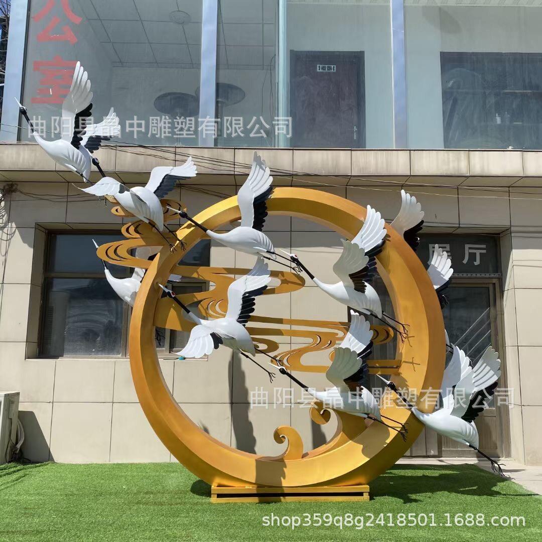 不锈钢创意雕塑镜面月亮圆环喷雾金属镂空发光水景观地标立体透雕