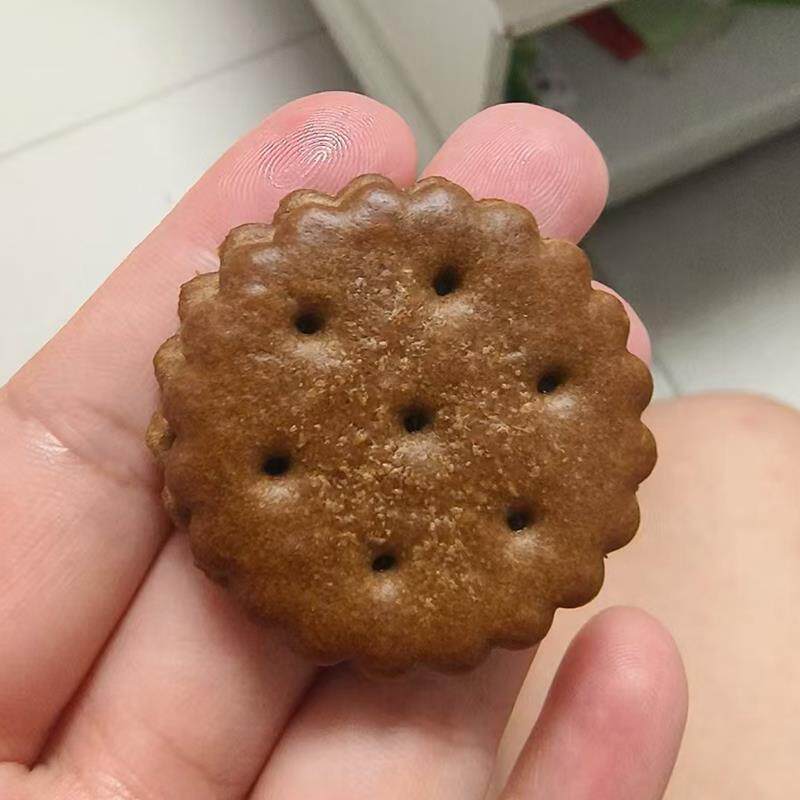 新到货毕比赞红糖咸蛋黄麦芽三明治饼干单独包装零食零食零食