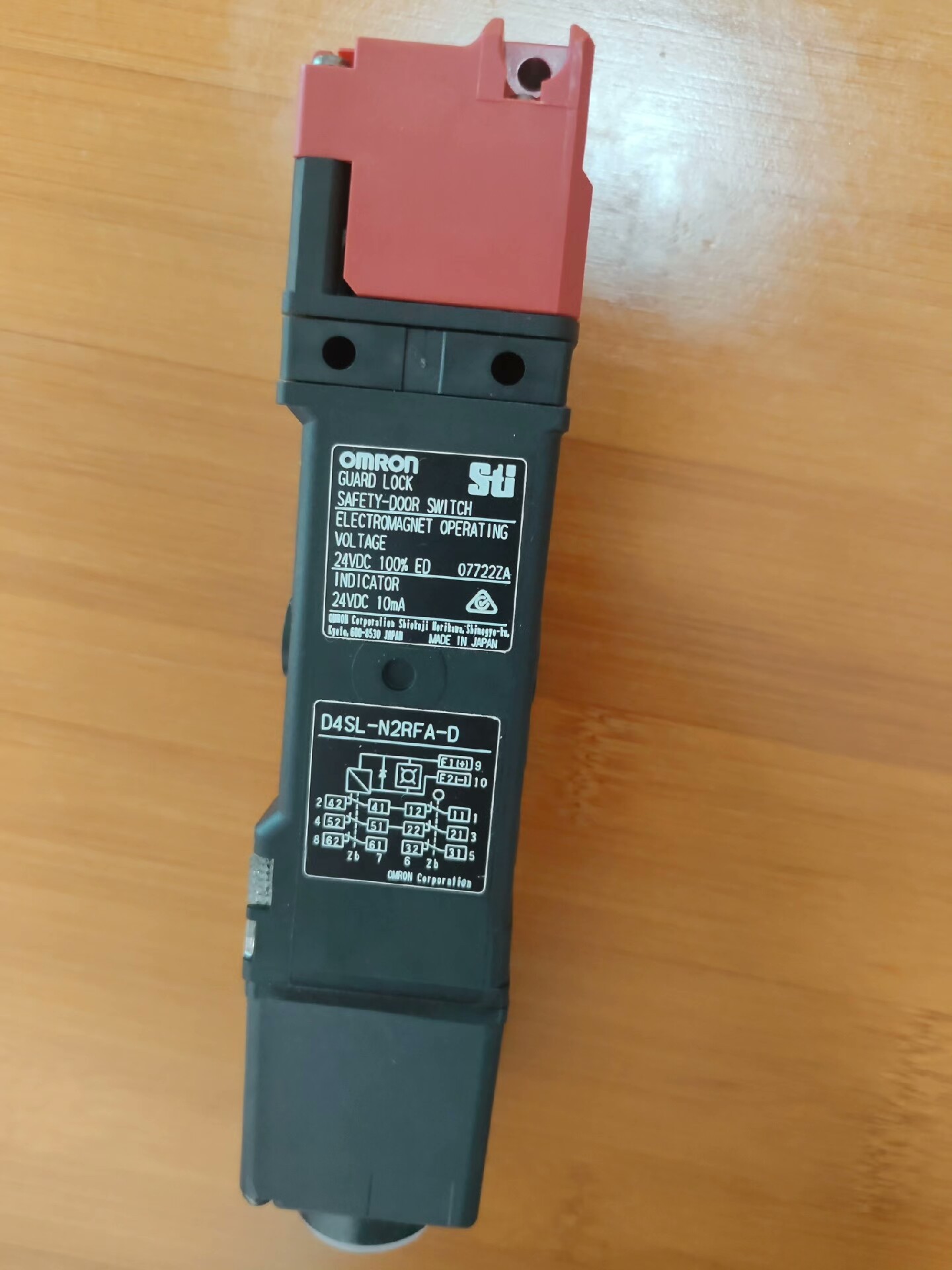 欧姆龙安全门锁D4SL-N2RFA-D ，原装正品未使用过，