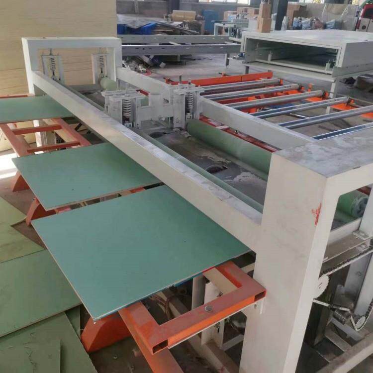 菱镁板铝塑板材四边锯橡胶板硅酸钙板高密度锯边机龙门式上下料