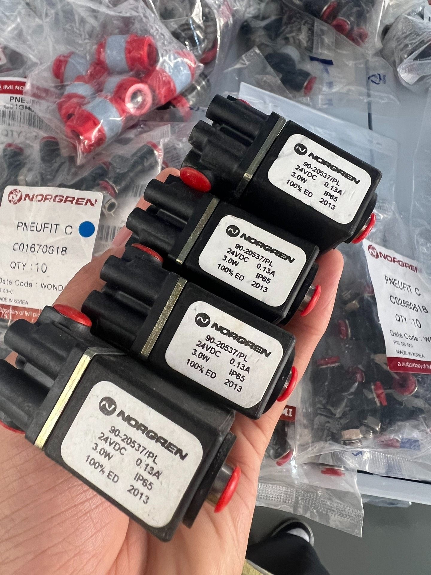 诺冠电磁阀90-20537/PL 24V 0.13A 3.0