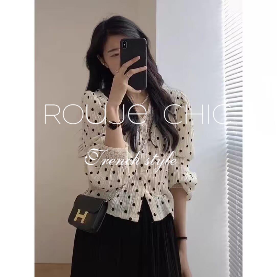 法国Rouje Chic泡泡袖V领波点蕾丝花边长袖衬衫2023女秋百搭衬衣