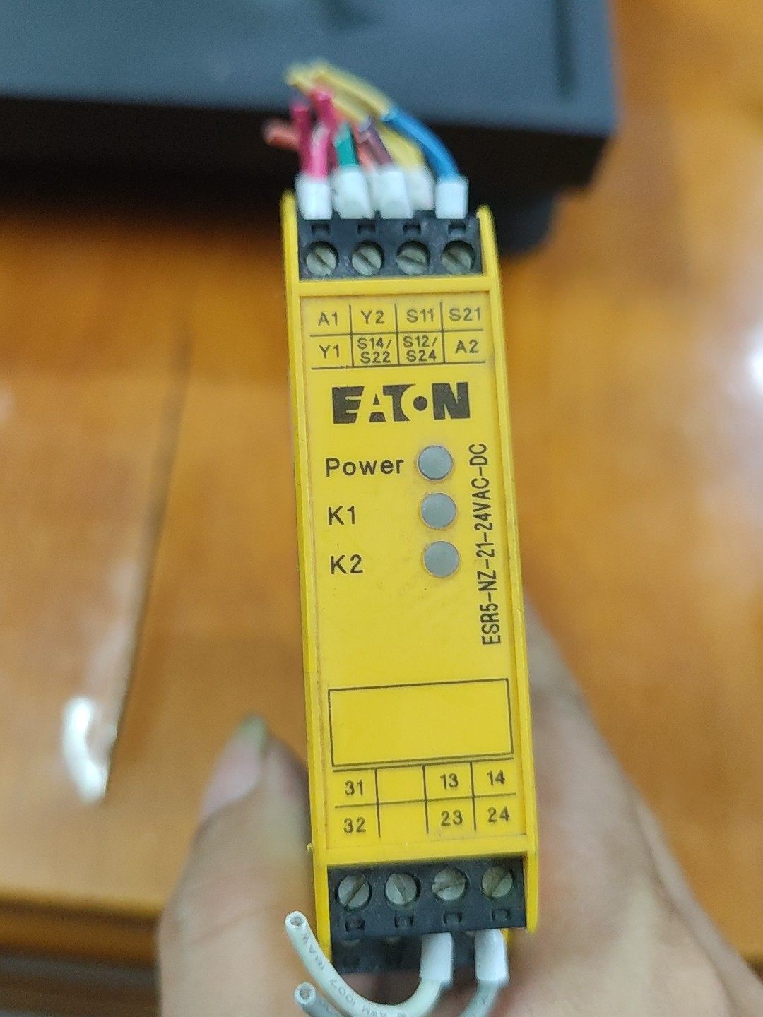 伊顿EATON安全继电器ESR5-NZ-21-24VAC-D