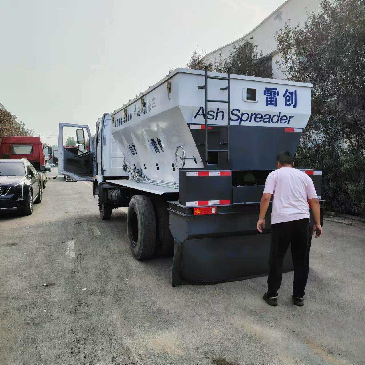 大型一体撒布机消解石灰撒灰机土方工程布灰机一机多用不扬尘