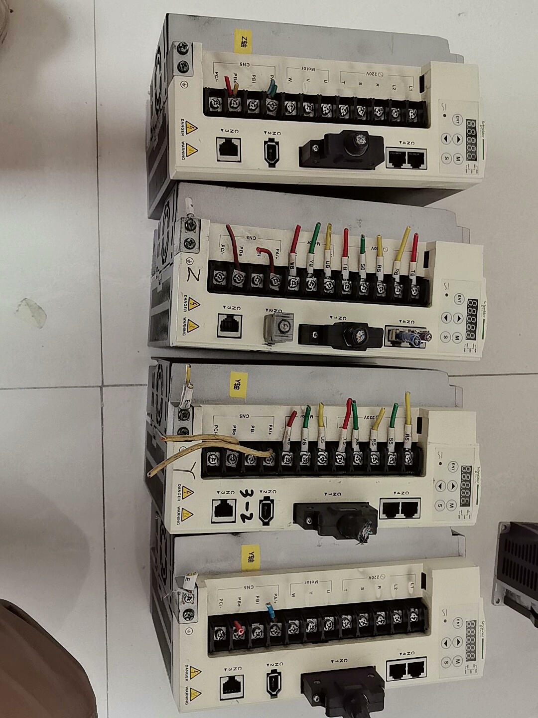 施耐德2KW伺服驱动器，型号LXM23AU20M3X，拆机件