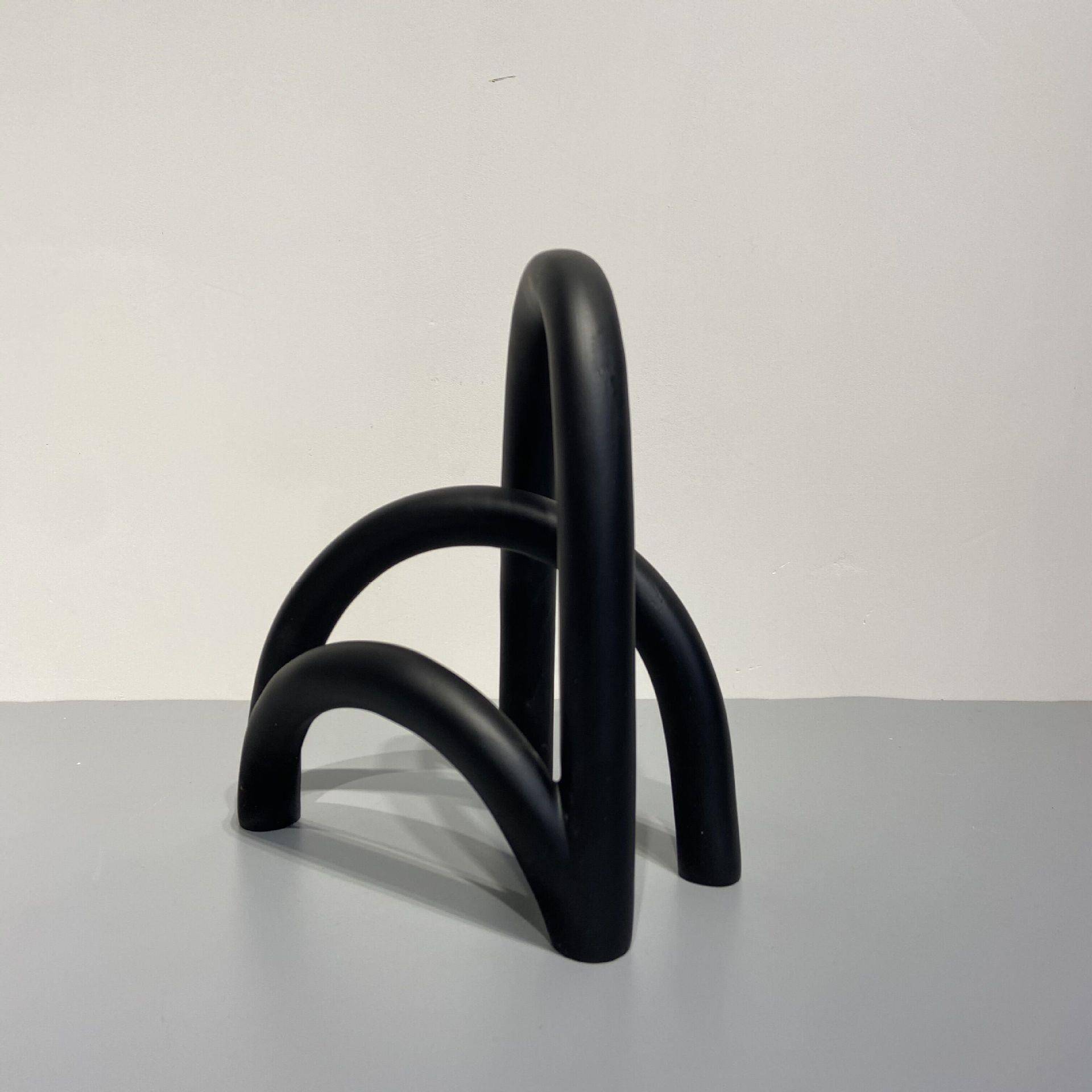现代极简家居饰品 茶几开放柜树脂工艺摆件 几何线条弧线软摆设