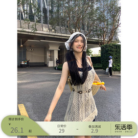 王少女(王少女)的店挂脖碎花，连衣裙套装2024夏不规则镂空罩衫流苏吊带裙子