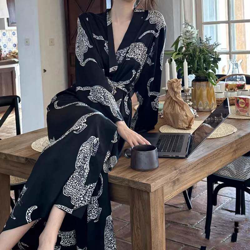 黑色豹纹真丝睡衣女2026新款春秋大牌宽松性感长款睡袍金钱豹晨袍