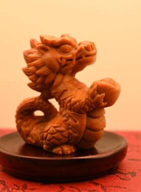 崖柏木雕无漆无蜡吉祥龙抱元宝招财摆件龙年生肖木质小摆件装饰品
