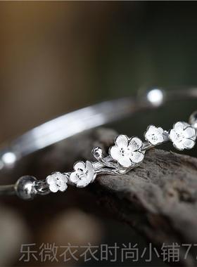 新款炙真银楼梅花手镯99纯银女子古法实心素圈银9人饰推镯拉情节