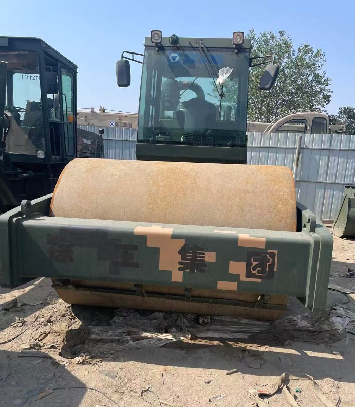 4月28日保定14年徐工26吨震动压路机一台网络拍卖公告