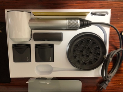 来说说电吹风戴森HD01 supersonic和HD01哪个好？原因是？