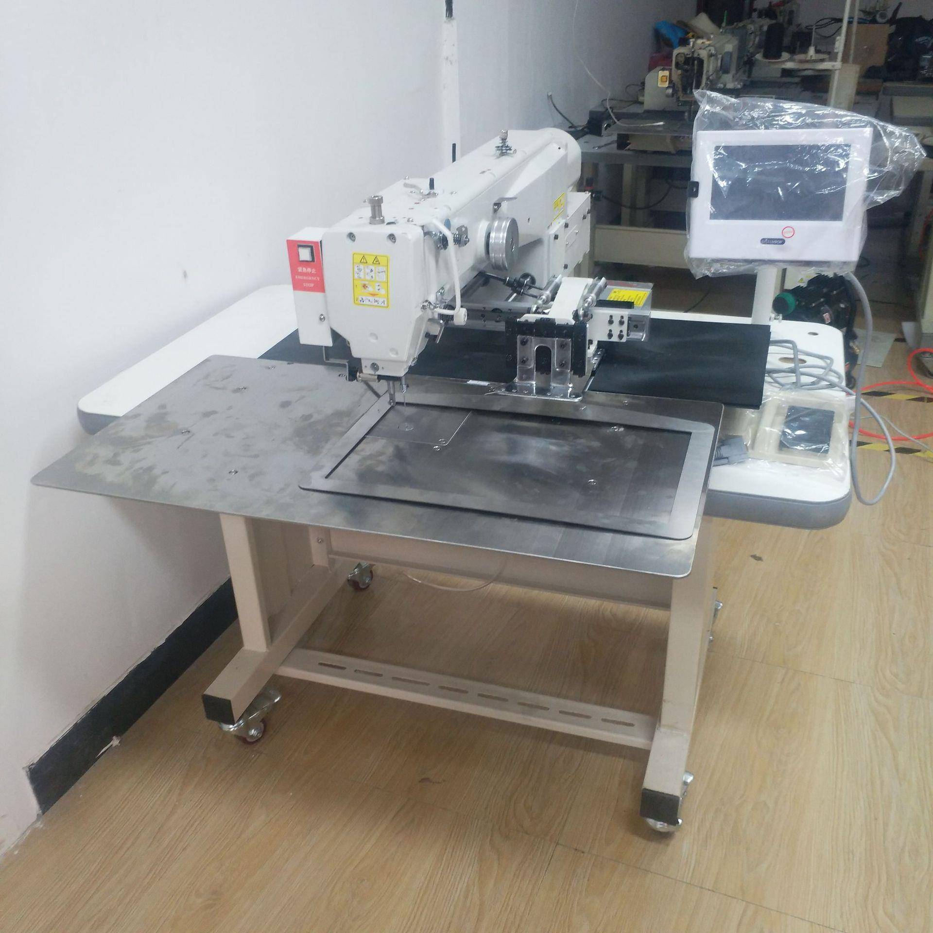 彩色触摸大豪系统电脑花样机缝纫机生产车缝产品安全鞋针车设备