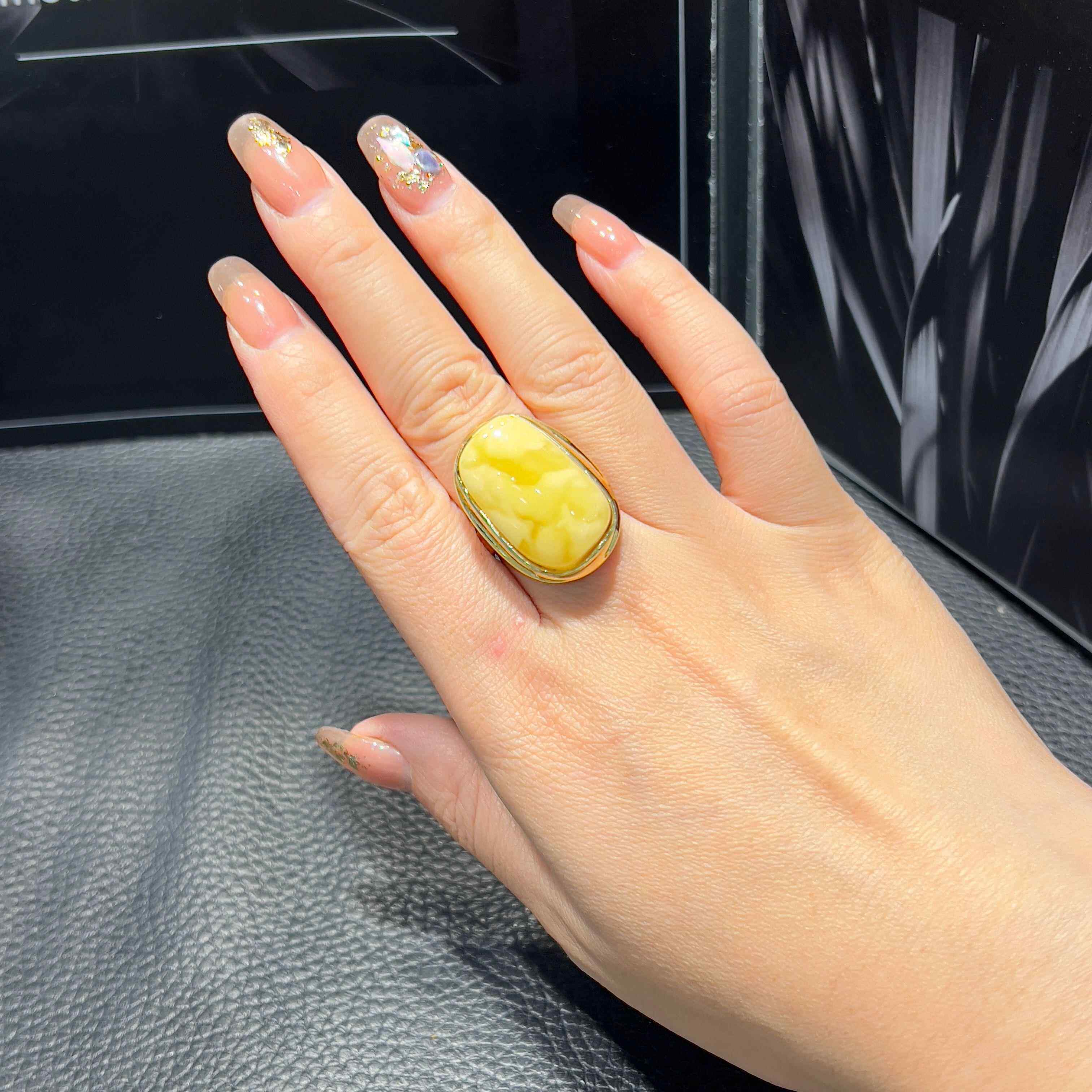 天然红皮色风景戒指白花纹理琥珀方形手环 女款简约 活圈原矿保真
