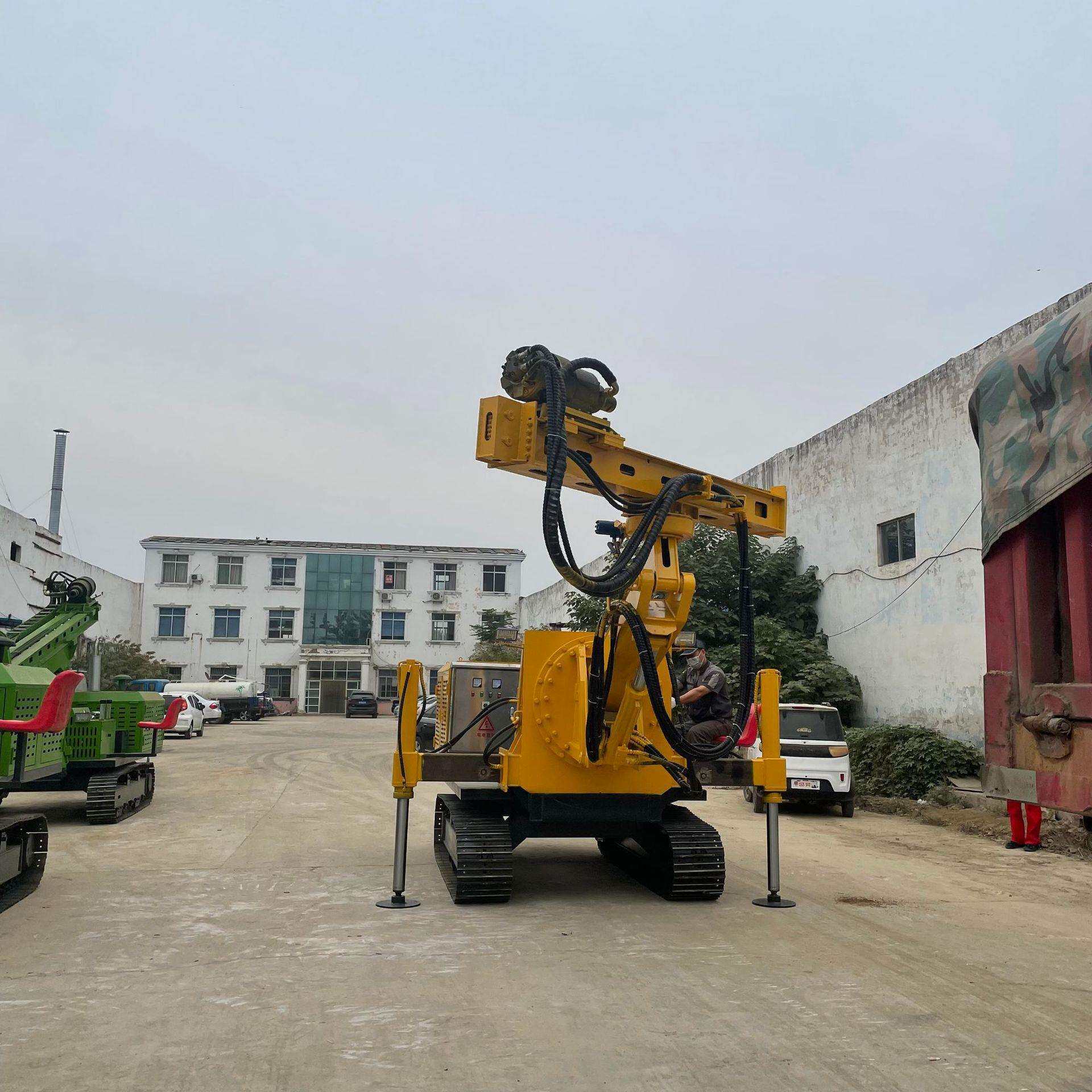 润沃露天潜孔钻车出售 一体式钻机出售现货 地基灌浆潜孔加固钻机
