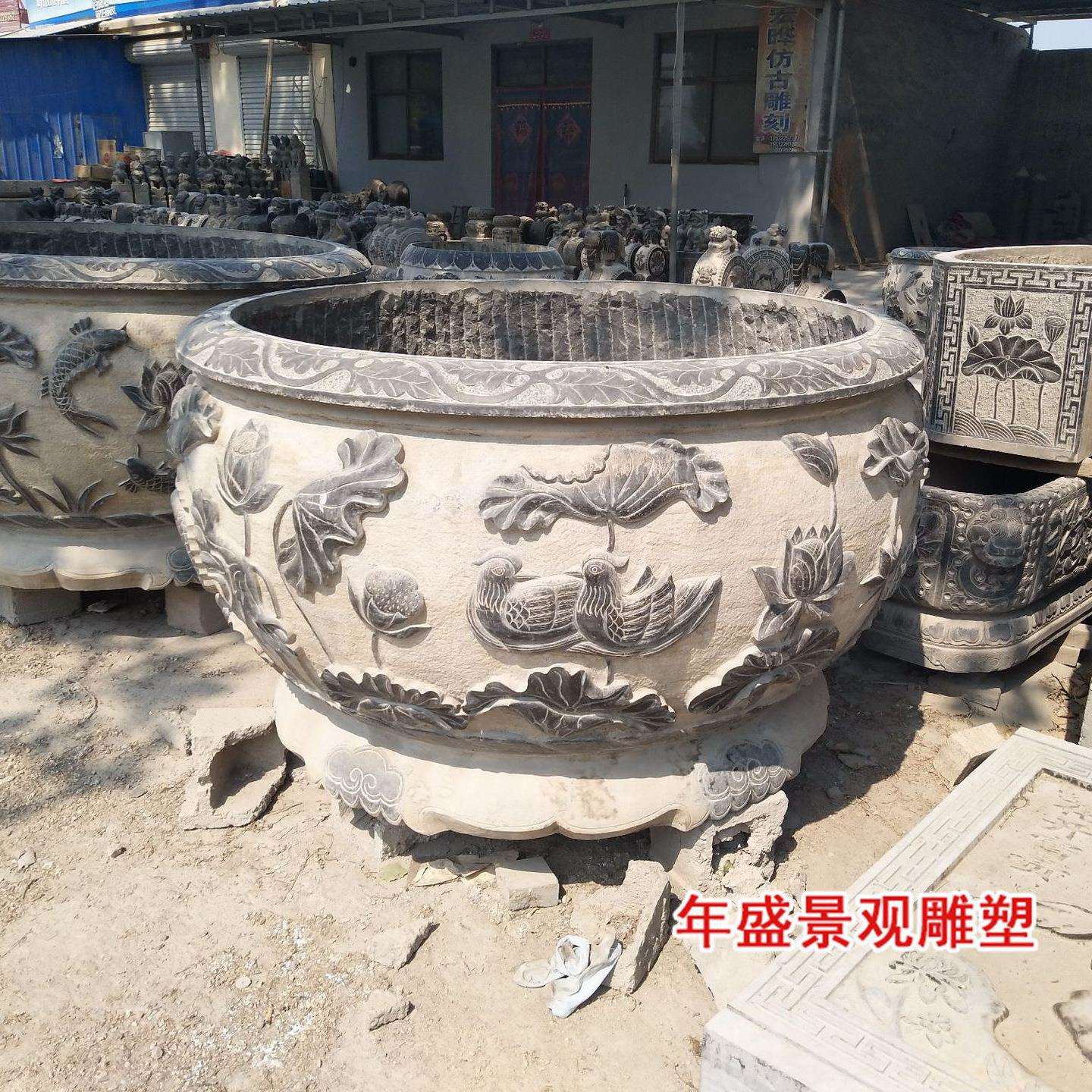 芝麻黑石头雕刻鱼缸石槽 庭院景观雕塑植物睡莲石雕花盆容器摆件