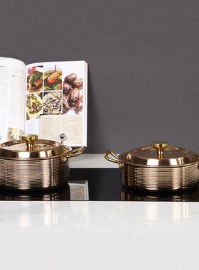 现代样板房间厨房饰品摆件橱柜砧板软装饰不锈钢锅具煎锅汤锅组合