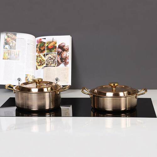 现代样板房间厨房饰品摆件整体橱柜砧板软装饰不锈钢锅具煎锅汤锅