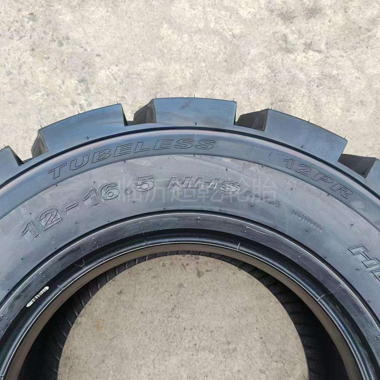 前进12-16.5滑移机轮胎12-165装载机轮胎三大块L-4A花纹14层级