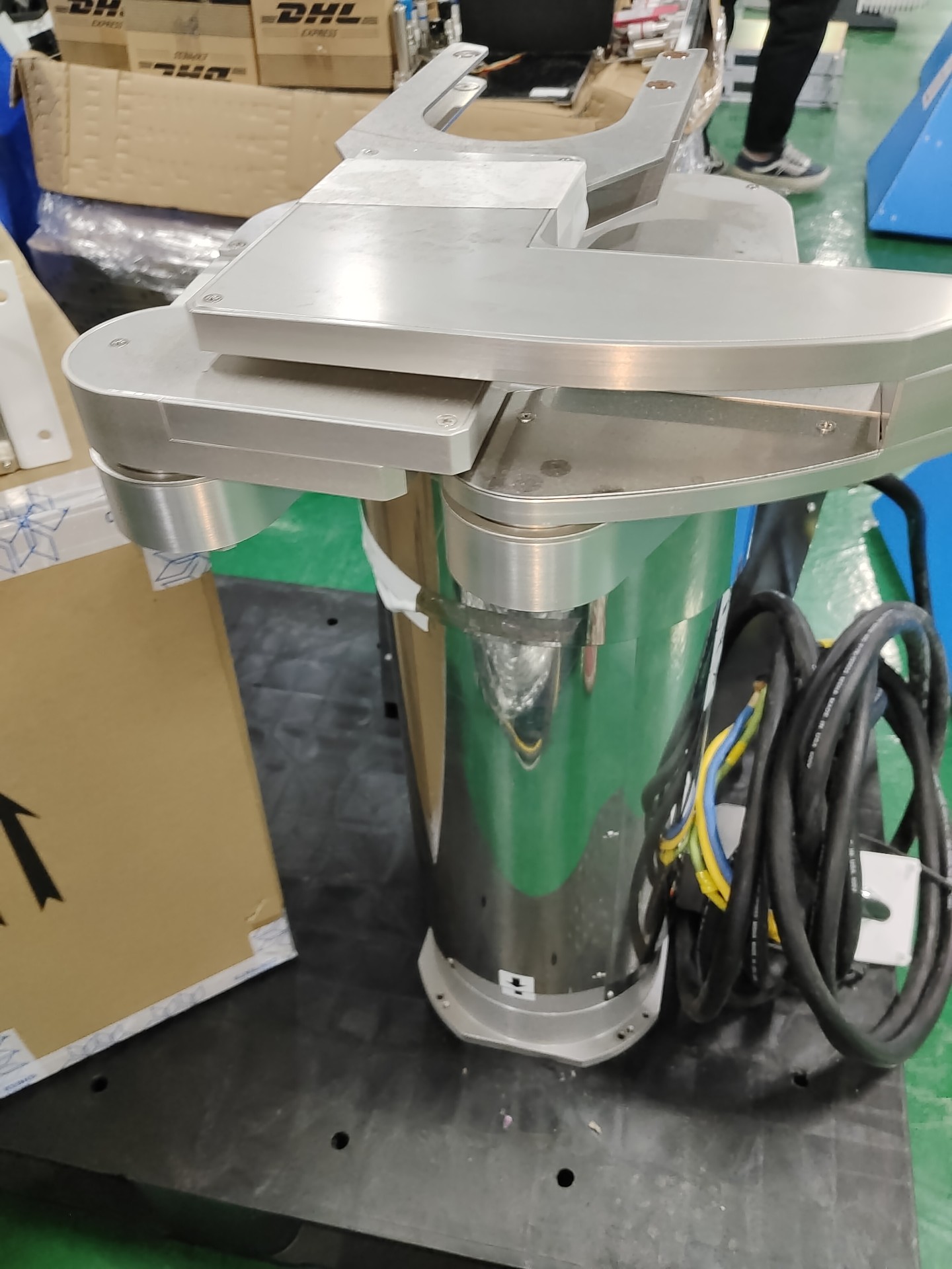 安川Yaskawa晶圆搬运机器人，型号XU-RC350D-C