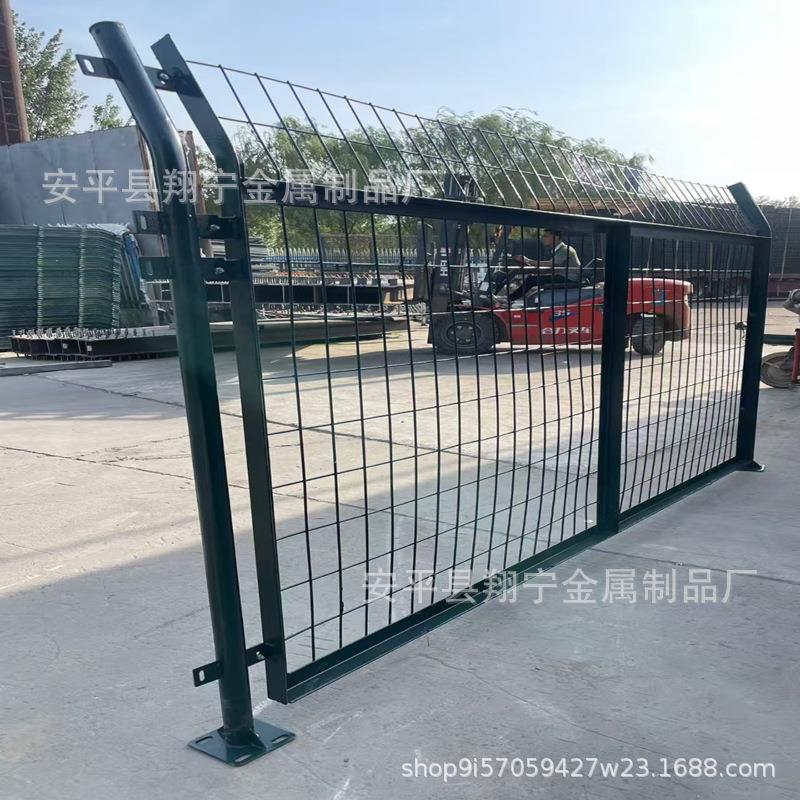 铁路防护栅栏轨道安全围栏高铁金属防护网水泥立柱封闭角铁护栏网