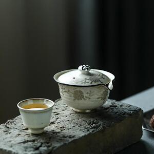 徐婉的陶艺作品原矿鎏银版刻手抓壶乳白色手工盖碗 二才泡茶碗